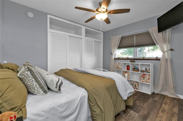 bedroom featuring dark wood-type flooring and a ceiling fan