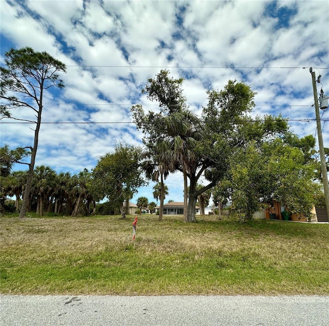 Listing photo 2 for 45 Long Meadow Ln, Rotonda West FL 33947