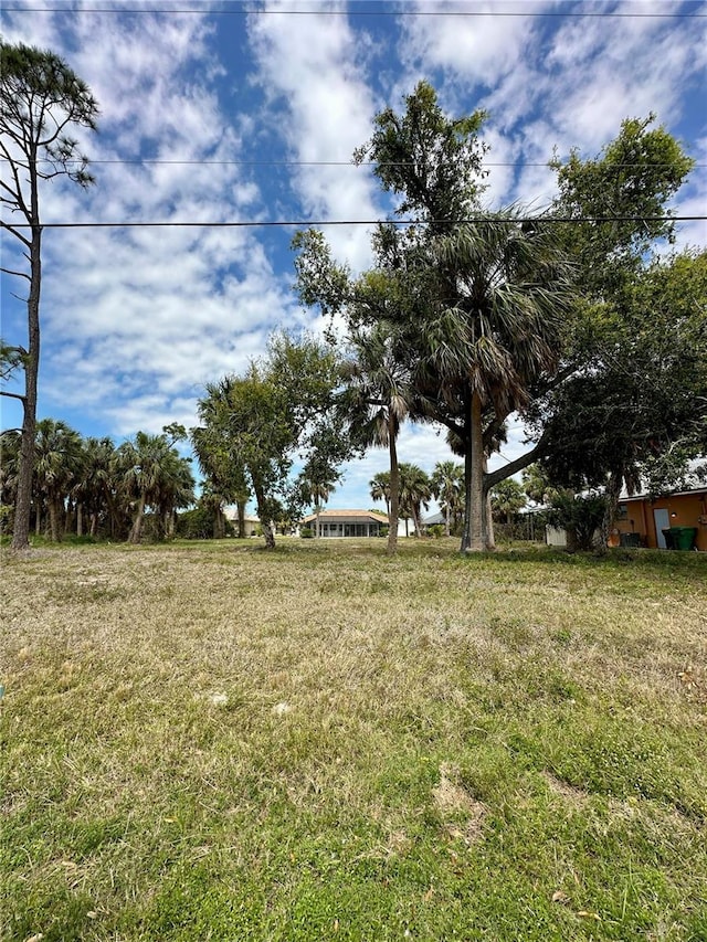 Listing photo 2 for 45 Long Meadow Ln, Rotonda West FL 33947