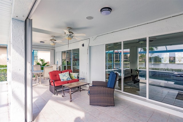 sunroom with ceiling fan