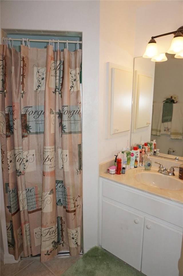 bathroom featuring curtained shower and vanity