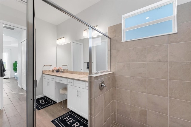 14381 Heritage Landing Blvd, Punta Gorda, FL 33955 - full bath featuring a tile shower, visible vents, and vanity
