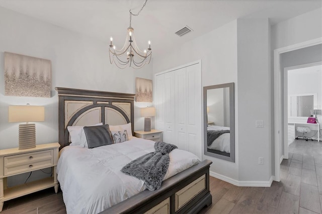 14381 Heritage Landing Blvd, Punta Gorda, FL 33955 - bedroom featuring wood finished floors, baseboards, visible vents, a closet, and a chandelier