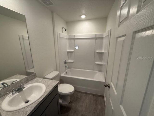 12 Royal Leaf Ln, Palm Coast, FL 32164 - full bathroom with washtub / shower combination, vanity, toilet, wood finished floors, and visible vents