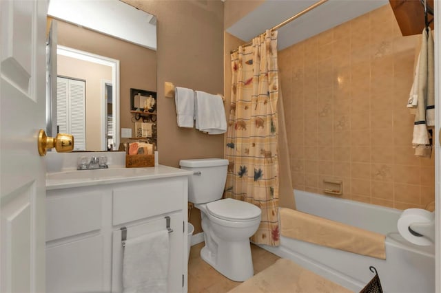 4420 Larkspur Ct, Port Charlotte, FL 33948 - full bath featuring toilet, vanity, tile patterned floors, and shower / bathtub combination with curtain