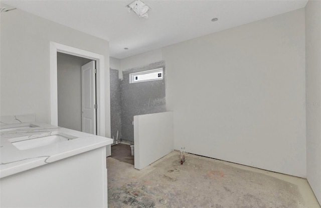 bathroom featuring a sink