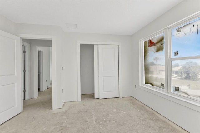 unfurnished bedroom featuring a closet