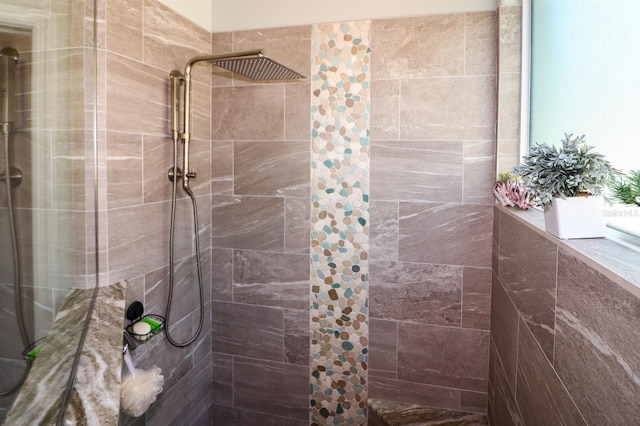 bathroom featuring tiled shower