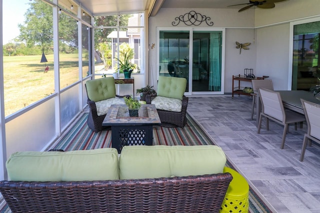 sunroom / solarium featuring outdoor lounge area and ceiling fan