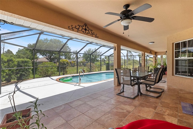 pool featuring outdoor dining space, a patio area, a lanai, and a ceiling fan
