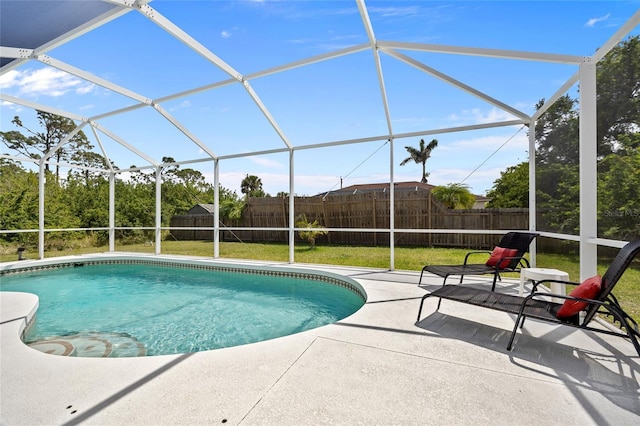 view of swimming pool with a fenced backyard, a fenced in pool, a patio, and a lanai