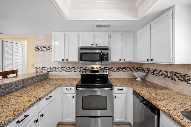 kitchen with visible vents, ornamental molding, stainless steel appliances, tasteful backsplash, and white cabinetry