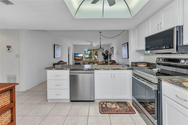 12274 SW Egret Cir Unit 2607, Lake Suzy, FL 34269 - kitchen with stainless steel appliances, a ceiling fan, a sink, and white cabinetry