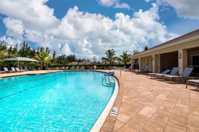 7209 W Lenox Cir, Punta Gorda, FL 33950 - community pool with a patio