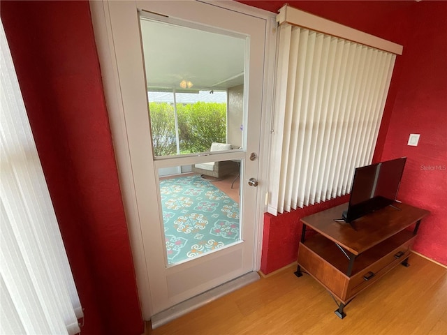 1536 Willow Dl, Sebring, FL 33872 - doorway featuring wood finished floors