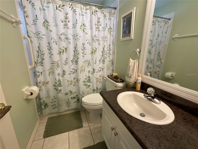 1536 Willow Dl, Sebring, FL 33872 - bathroom featuring tile patterned floors, curtained shower, vanity, and toilet