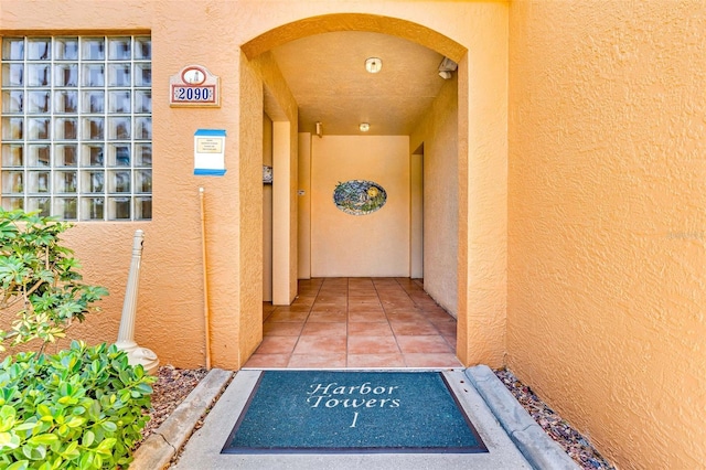 view of exterior entry featuring stucco siding