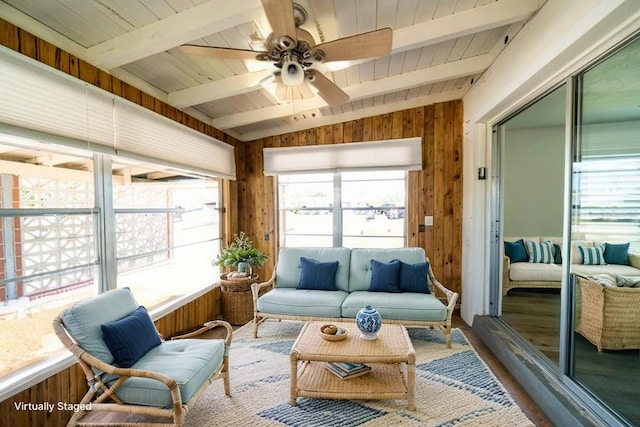 sunroom / solarium featuring outdoor lounge area and ceiling fan