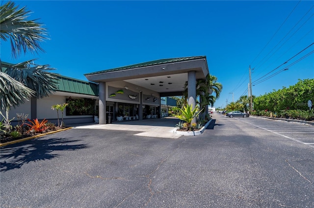 7150 N Tamiami Trl Unit S-600, Sarasota, FL 34243 - exterior space featuring curbs