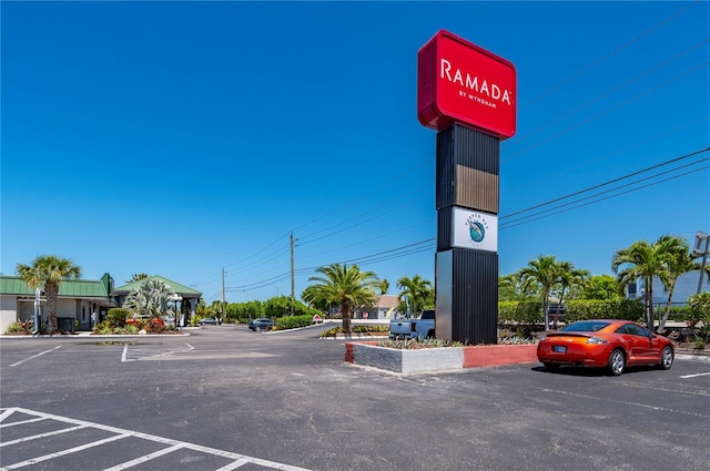 7150 N Tamiami Trl Unit S-600, Sarasota, FL 34243 - exterior details featuring a parking lot