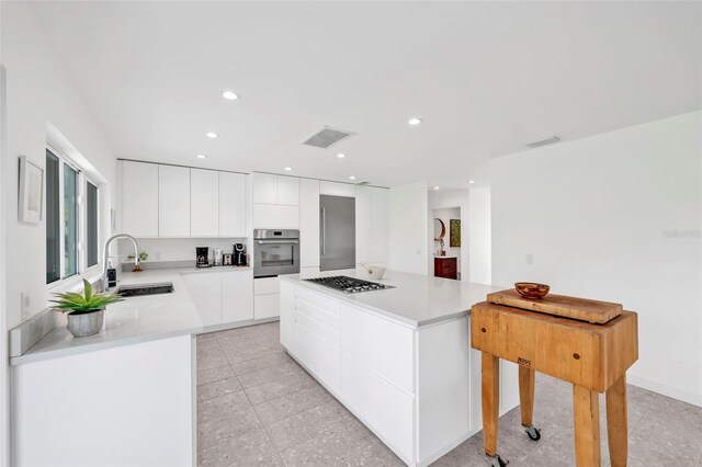 1635 SW Rodgers Ave, Arcadia, FL 34266 - kitchen with modern cabinets, a sink, light countertops, appliances with stainless steel finishes, and white cabinetry