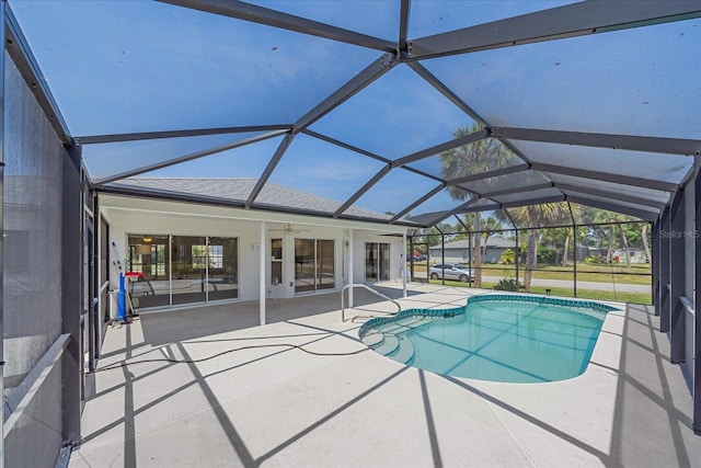 outdoor pool featuring a ceiling fan, a lanai, and a patio area