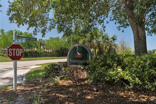 view of community / neighborhood sign