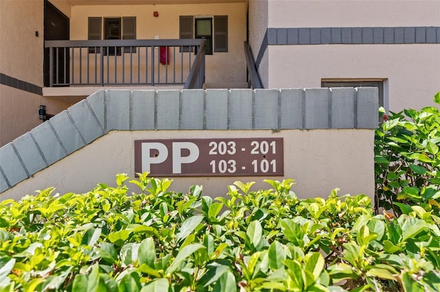 view of community / neighborhood sign