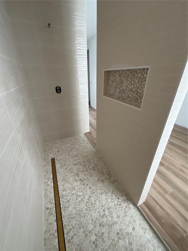 10522 Riverside Rd, Port Charlotte, FL 33981 - hallway featuring tile walls