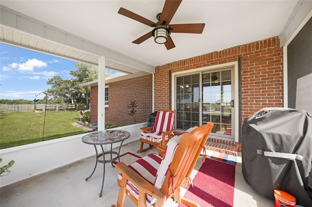 sunroom with a ceiling fan