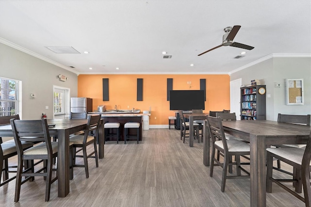 303 11th Ave E, Palmetto, FL 34221 - dining area with recessed lighting, light wood-type flooring, ornamental molding, ceiling fan, and baseboards