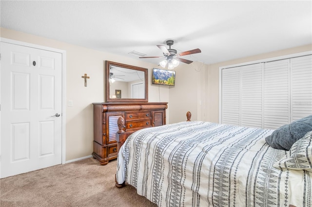 carpeted bedroom featuring visible vents, baseboards, ceiling fan, and a closet