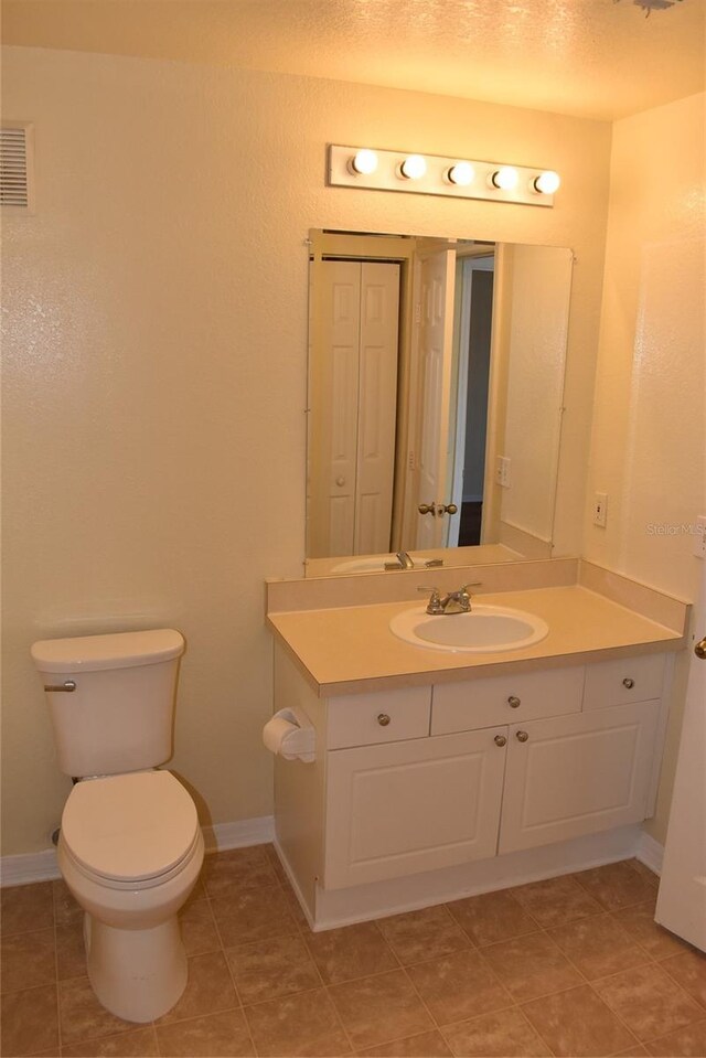 18001 Richmond Place Dr Unit 636, Tampa, FL 33647 - bathroom with toilet, visible vents, vanity, and baseboards