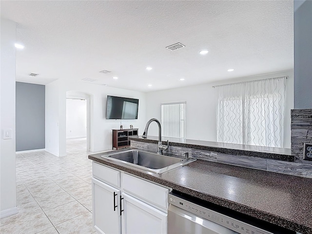 3514 Yacht Club Ct, Kissimmee, FL 34746 - kitchen featuring a sink, visible vents, dark countertops, dishwasher, and white cabinets