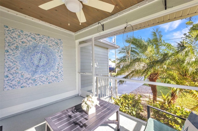 sunroom featuring ceiling fan