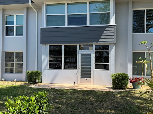 property entrance featuring stucco siding