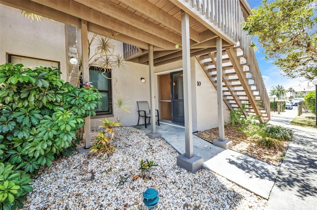view of exterior entry featuring stucco siding