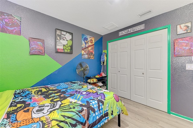 4129 Palisades Ave, North Port, FL 34287 - bedroom featuring a textured wall, a closet, wood finished floors, and visible vents