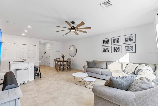 living room with a ceiling fan, baseboards, recessed lighting, light tile patterned floors, and visible vents