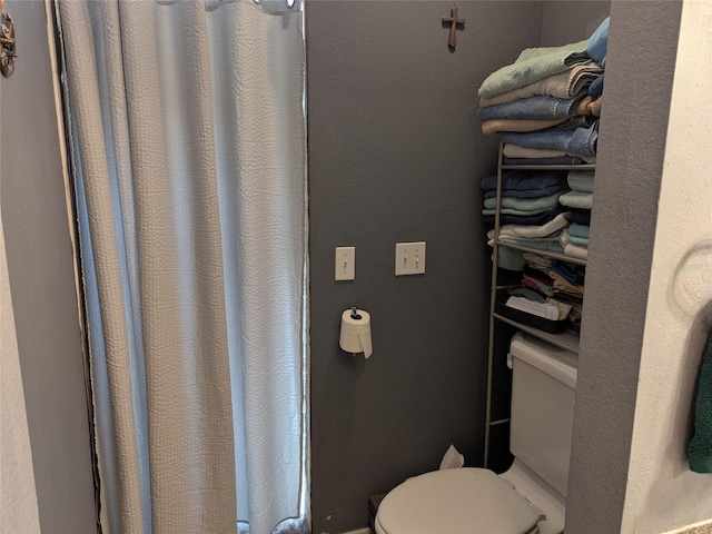 bathroom featuring toilet