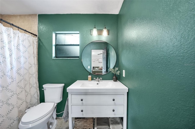 1741 NE Trisha Dr, Arcadia, FL 34266 - bathroom featuring a textured wall, vanity, toilet, and a shower with curtain