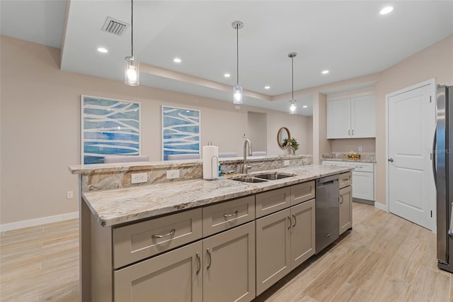 kitchen featuring appliances with stainless steel finishes, a sink, light wood-type flooring, gray cabinets, and recessed lighting