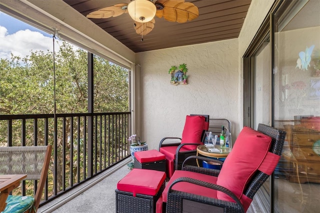 sunroom / solarium with a ceiling fan