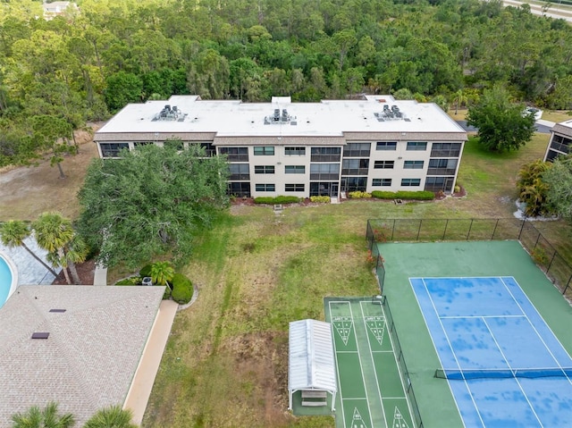 bird's eye view with a wooded view