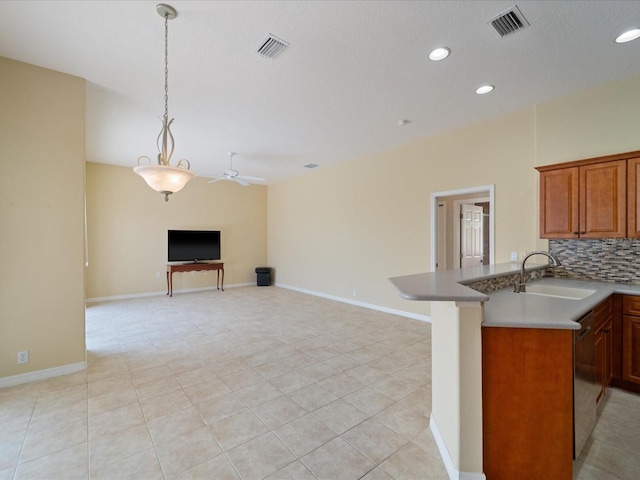 857 Macaw Cir, Venice, FL 34285 - kitchen with visible vents, open floor plan, ceiling fan, and a sink