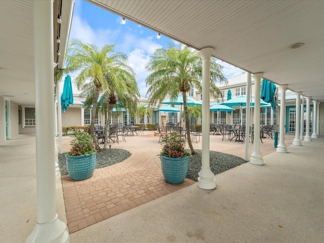 857 Macaw Cir, Venice, FL 34285 - view of patio / terrace featuring outdoor dining area