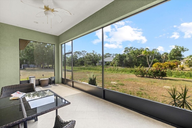 sunroom featuring a ceiling fan