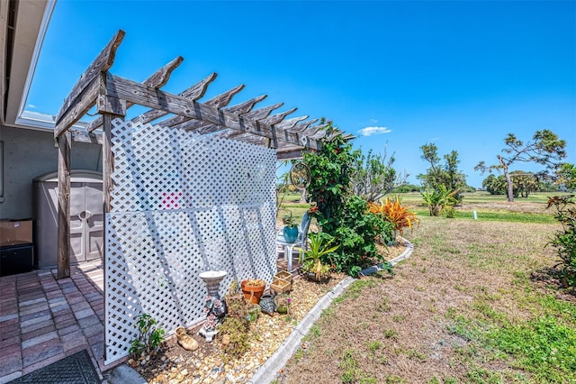 view of yard with a pergola