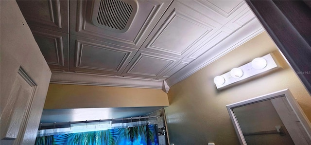 570 Mimosa Ave NW, Port Charlotte, FL 33952 - detailed view of an ornate ceiling