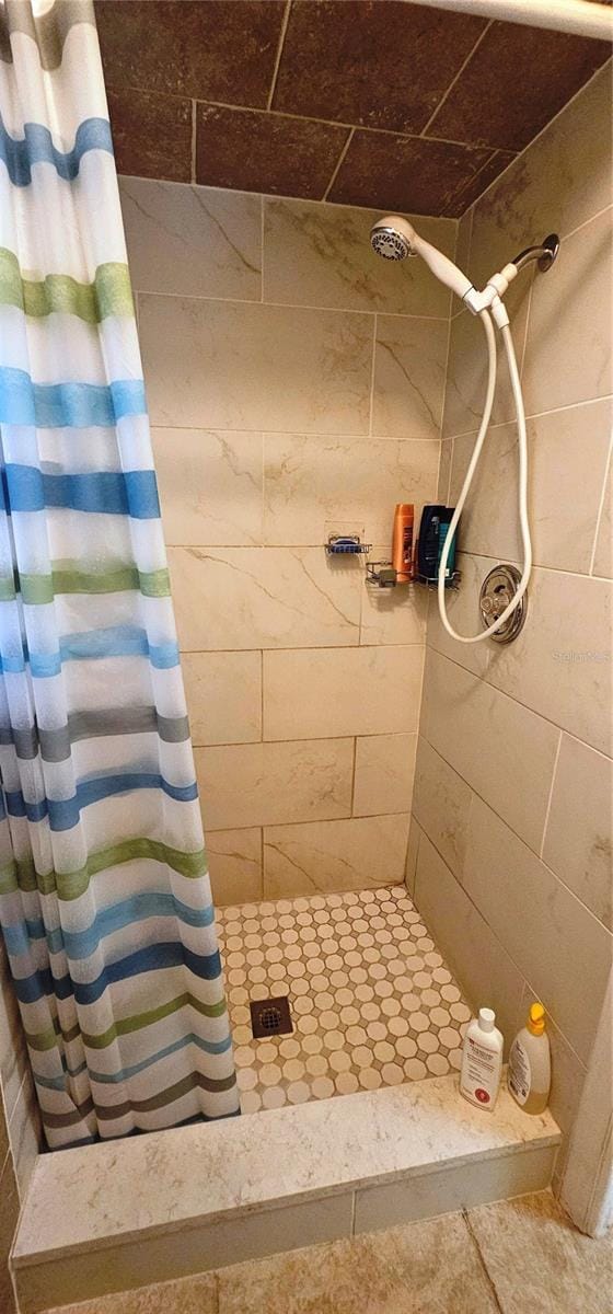 570 Mimosa Ave NW, Port Charlotte, FL 33952 - full bath featuring a shower stall